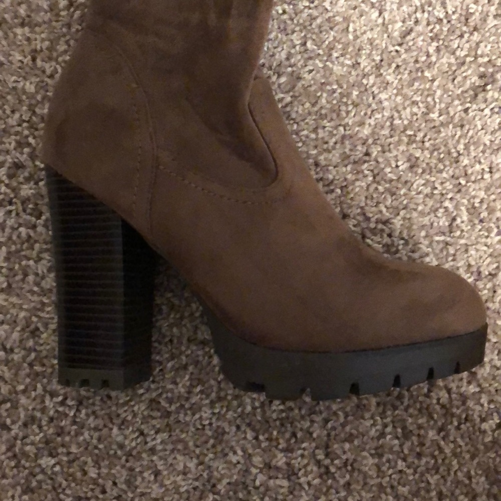 Over the knee boots - Picture 3 of 3